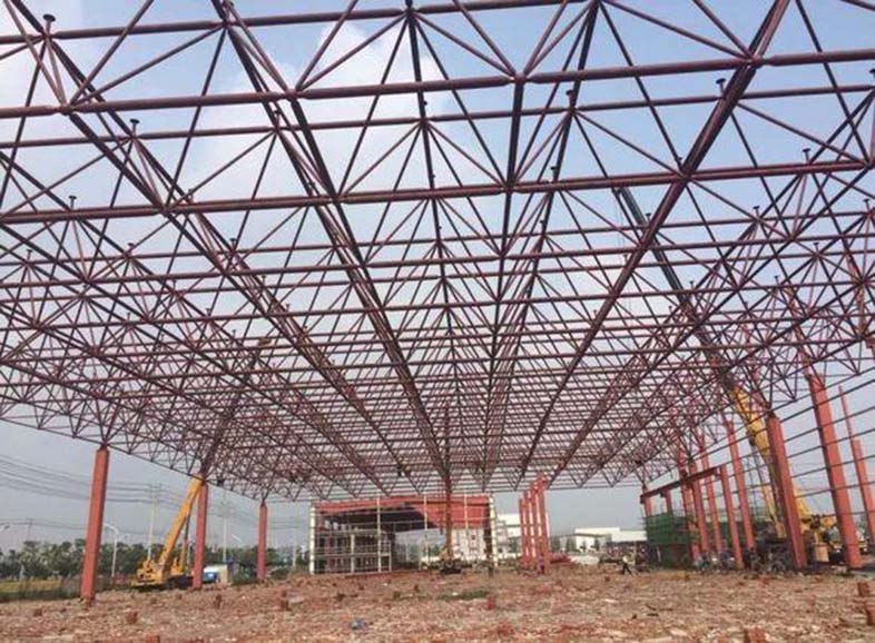 嘉興彩鋼板各種活動(dòng)板房、集成房屋建設(shè)的時(shí)候，彩鋼板成為了很重要的一種材料，在應(yīng)用率方面是非常高的